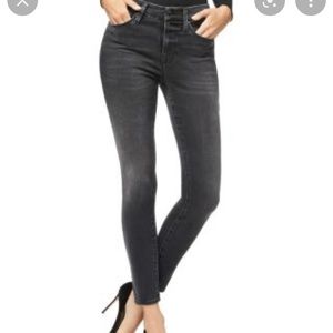 Good American. Size 6. Good legs crop in light black.